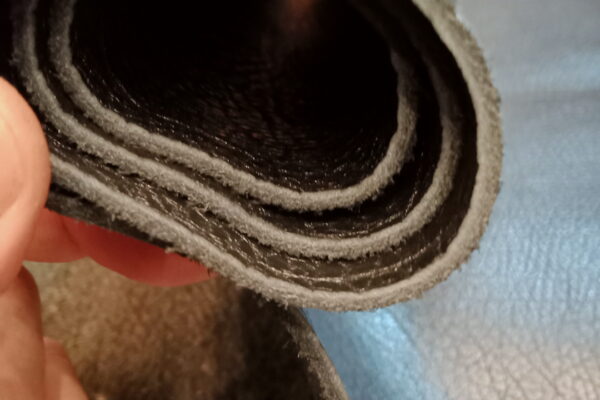 Натуральная кожа Буффало цвет чёрный толщина шкуры 2.0-2.2 мм. photo review