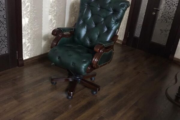 Кожа мебельная цвет зелёный толщина шкуры 1.2-1.4 мм. photo review